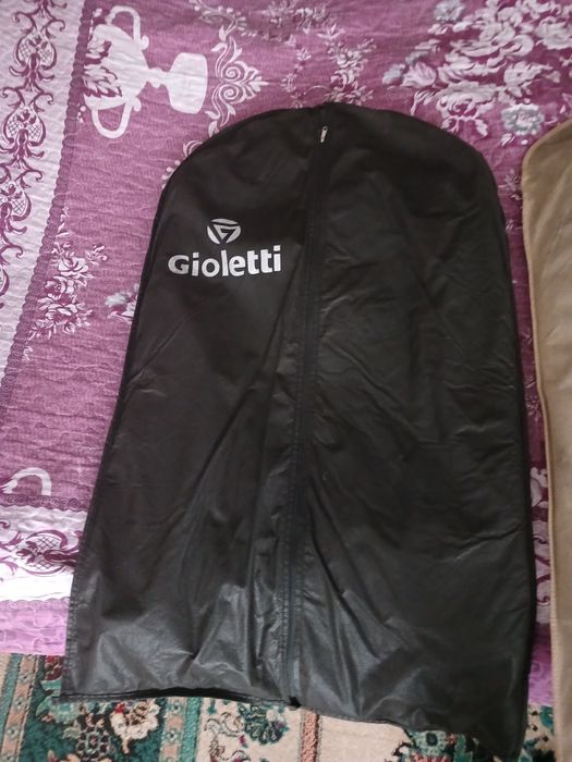 Продам Костюмы новые