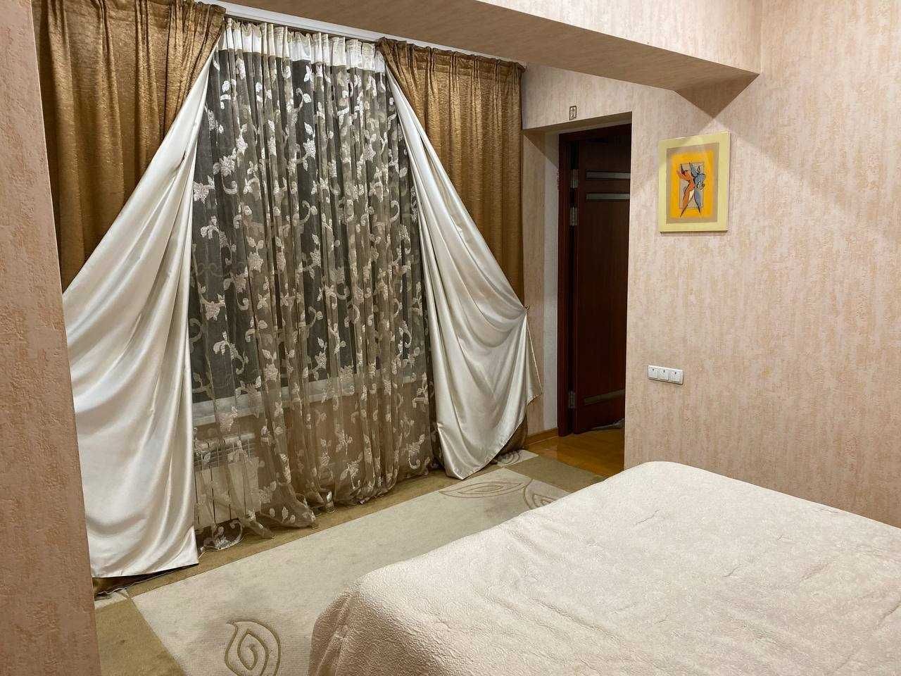 3-комнатная квартира с мебелью и ремонтом, ЦУМ, 90м²