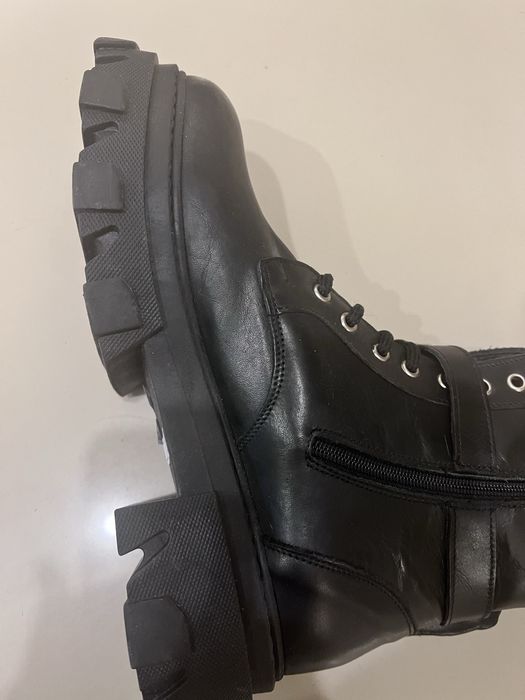 Продам ботинки осенние кожанные