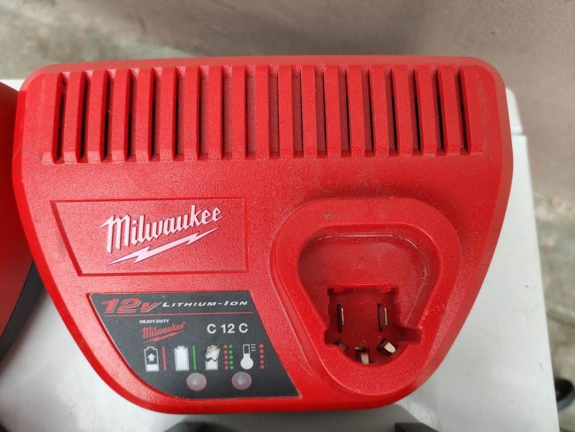 Încărcător Milwaukee M12 AEG 12V Li-Ion