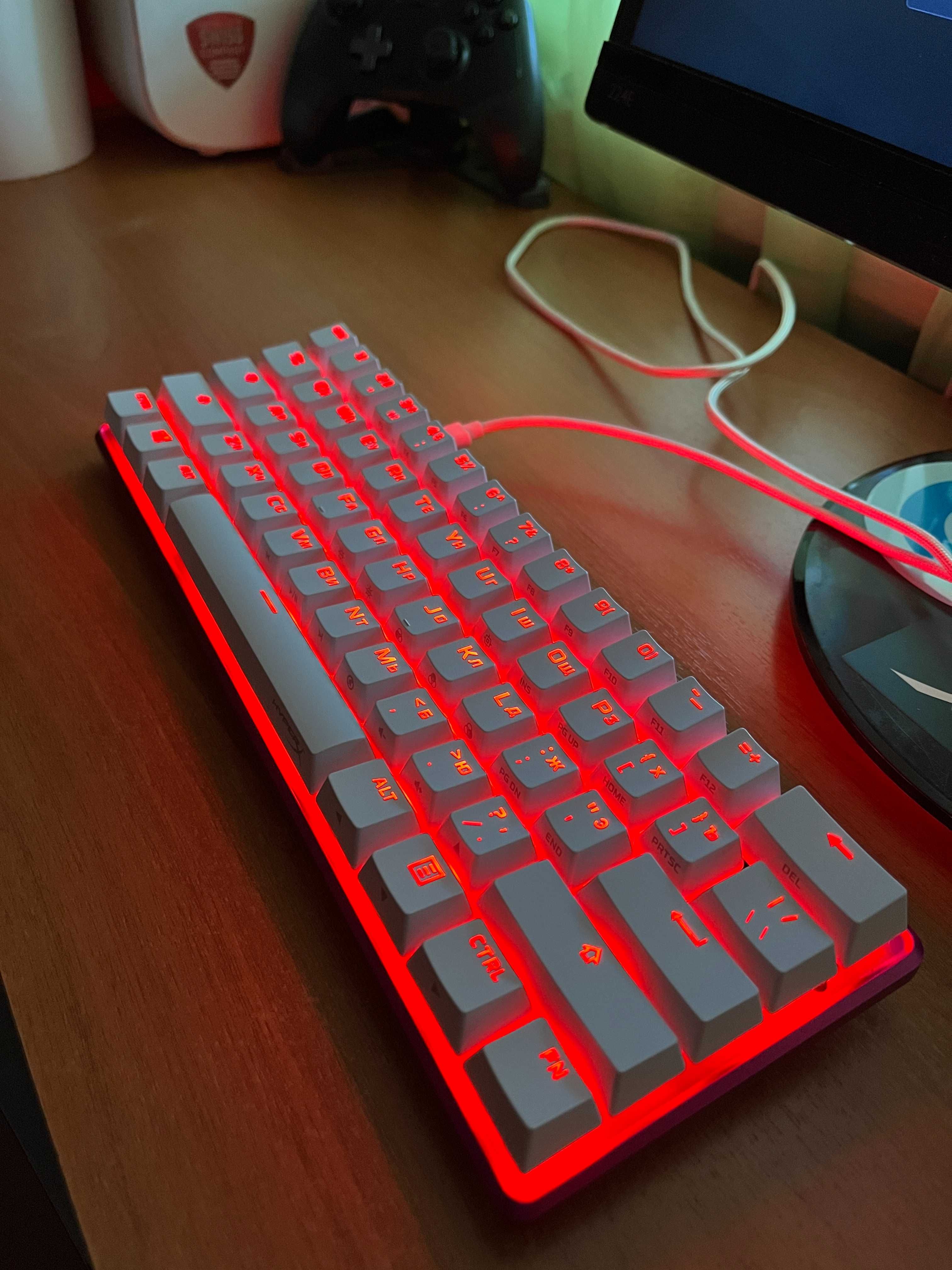 Клавиатура HyperX Alloy Origins 60, White-Pink
