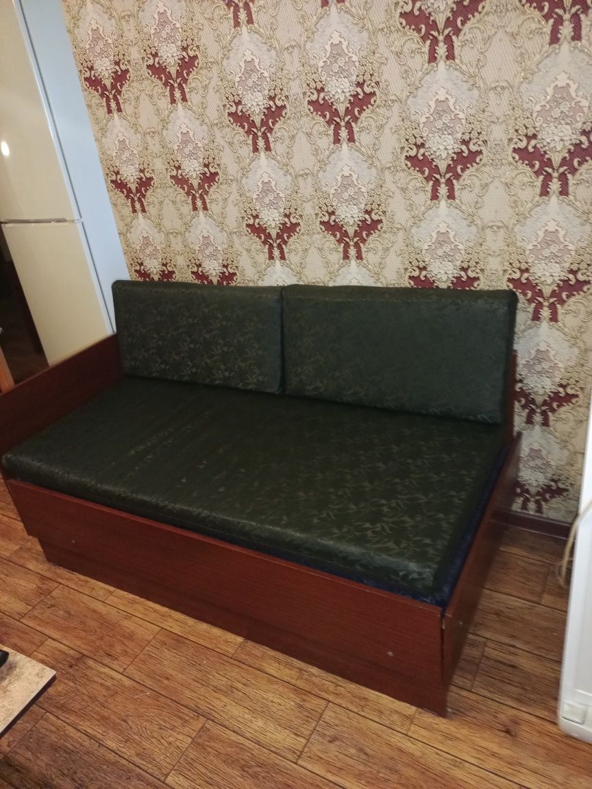 Продается подростковая диван-кровать.