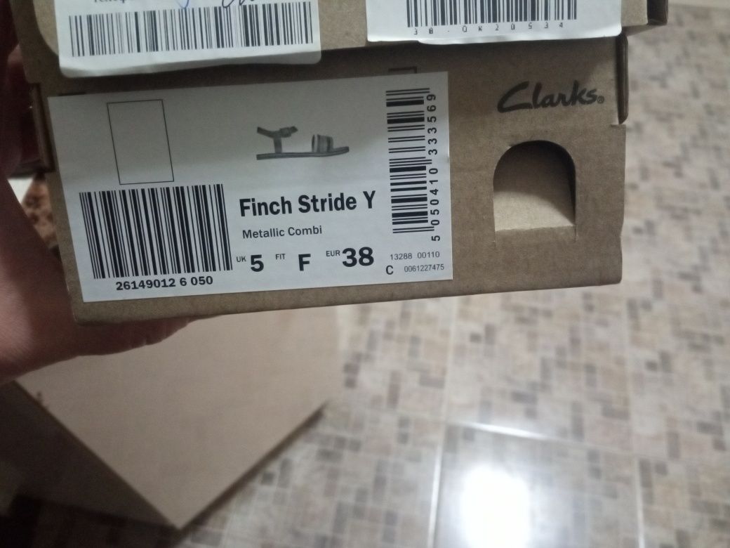 Кожаные сандали фирмы clarks 38 размер