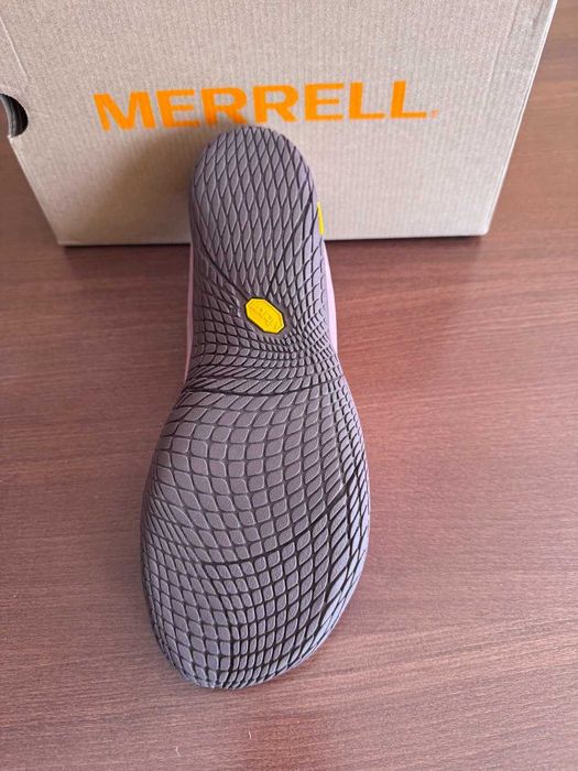 нови спортни обувки Merrell,трениране,размер 40,5 и 41,розови и карбон