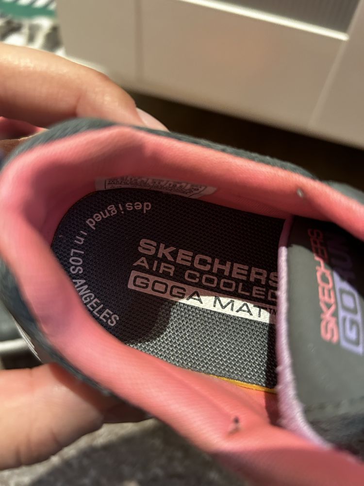 Sketchers, marimea 31