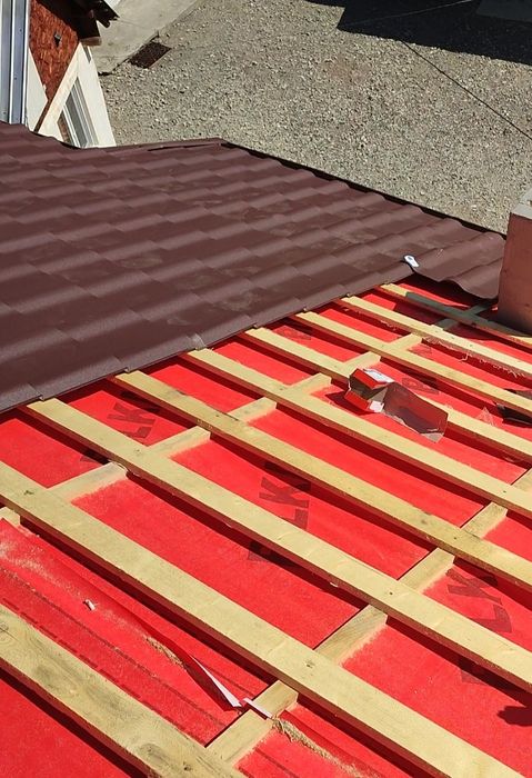 Montaj acoperis tiglă metalica și ceramica reparatii de urgență