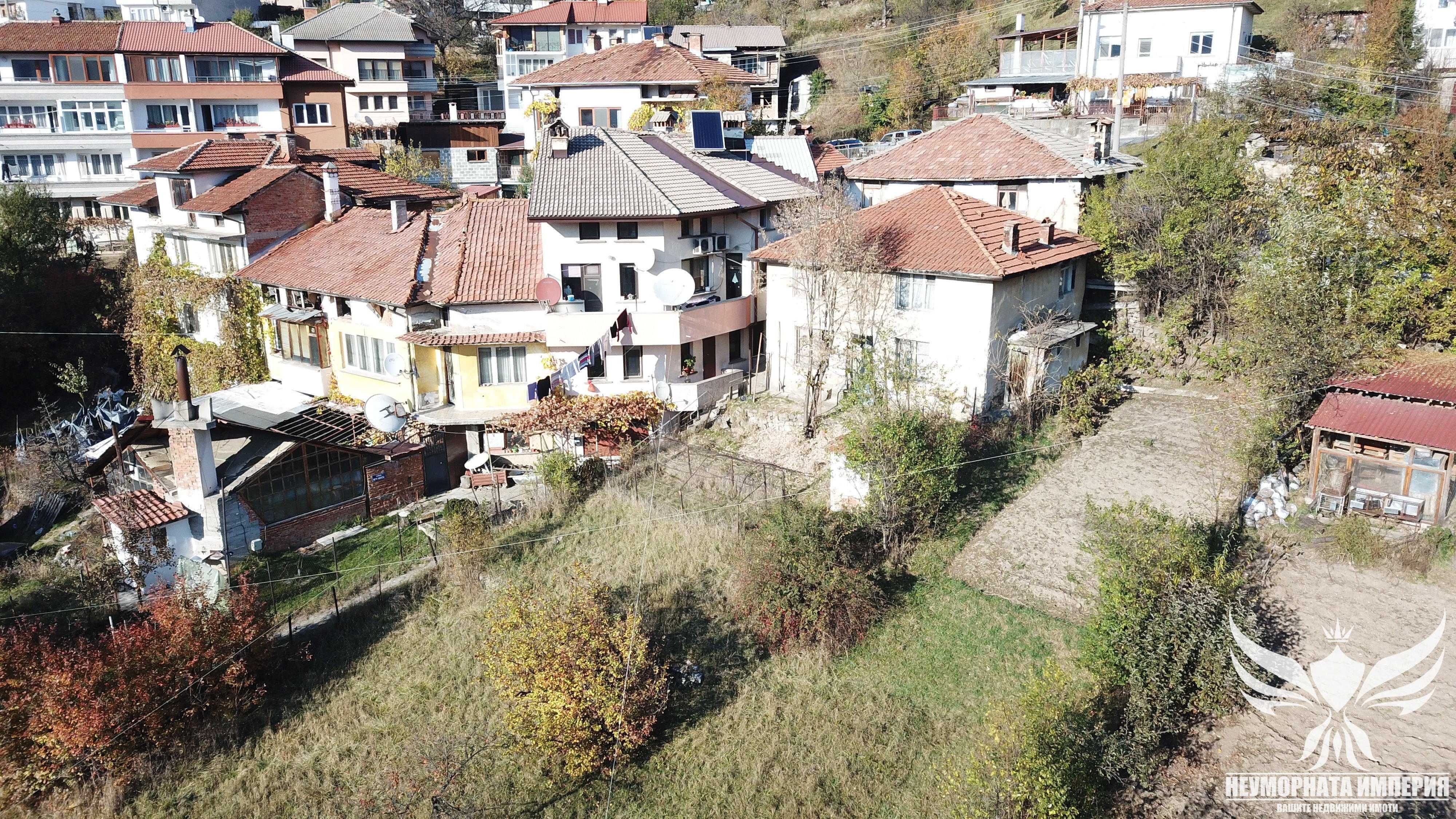 Продавам двуетажна къща 140РЗП с двор 335кв.м. в гр.Смолян,кв.Райково