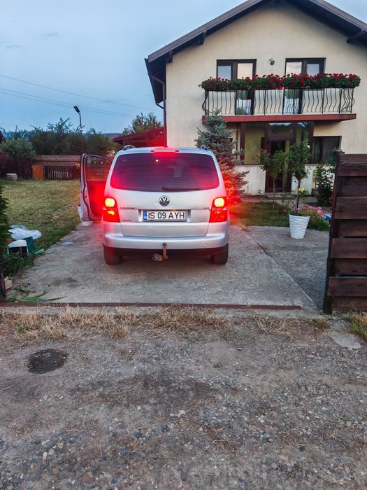 Volkswagen Touran 1.9 TDI, 2006, 5 locuri - Mașina de familie