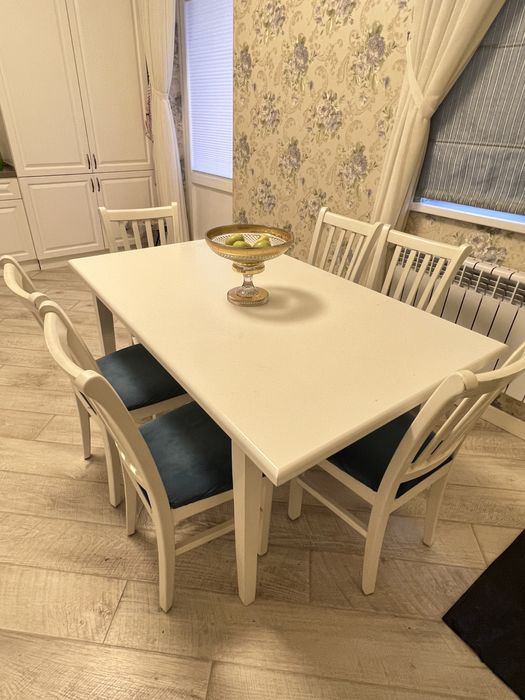 Продается комплект кухонный стол и 6 стульев