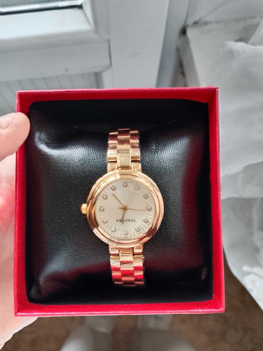 Продам часы наручные женские