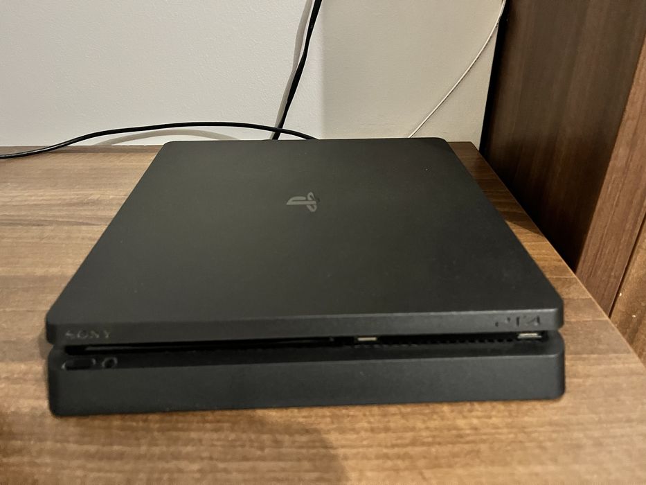 Vand playstation 4 1tera