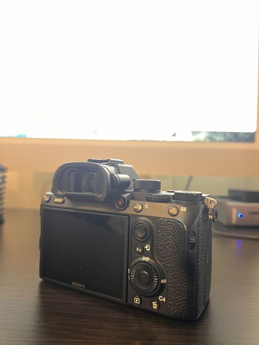 Sony Alpha iii, Sony 16-35 F4, Dji Ronin RS3, Roland R-05