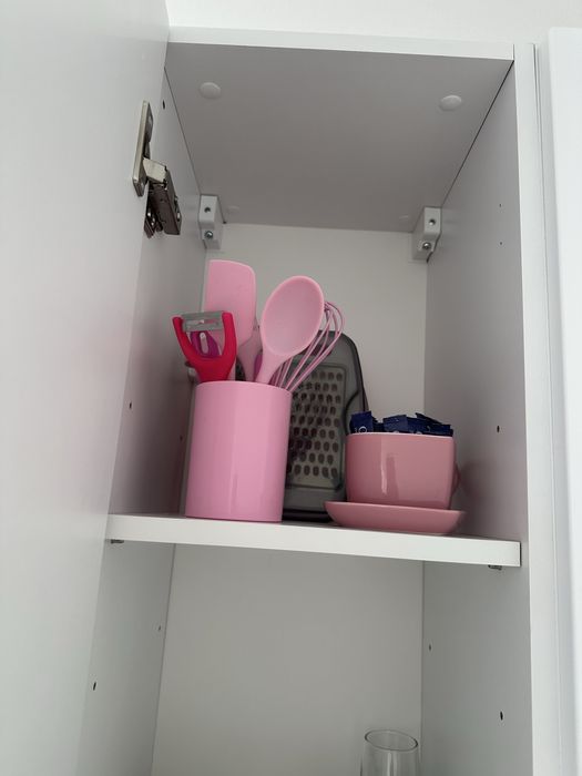 Чаши, чинии, ножове, всичко за 50 лв