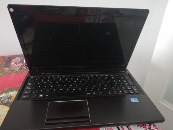 Vand laptop Notebook Lenovo, G580, cu procesor Intel Core TM i3,-