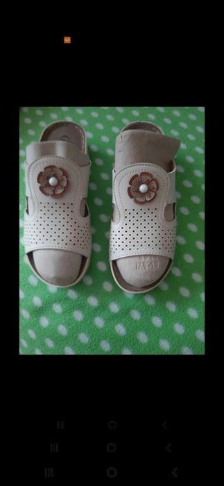 Vînd  saboți  noi ,pentru  mai multe detalii la telefon.Sau mesaje