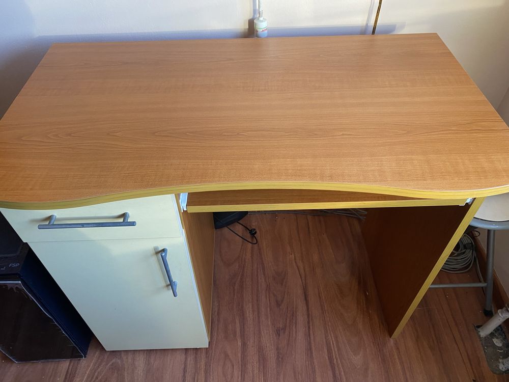 Компактно и запазено бюро – 90×50×80 см