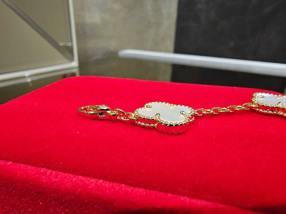 Van Cleef & Arpels VCA Mother of Pearl 5 Motifs Alhambra Дамска Гривна