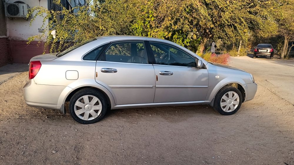 Автомобиль LACETTI