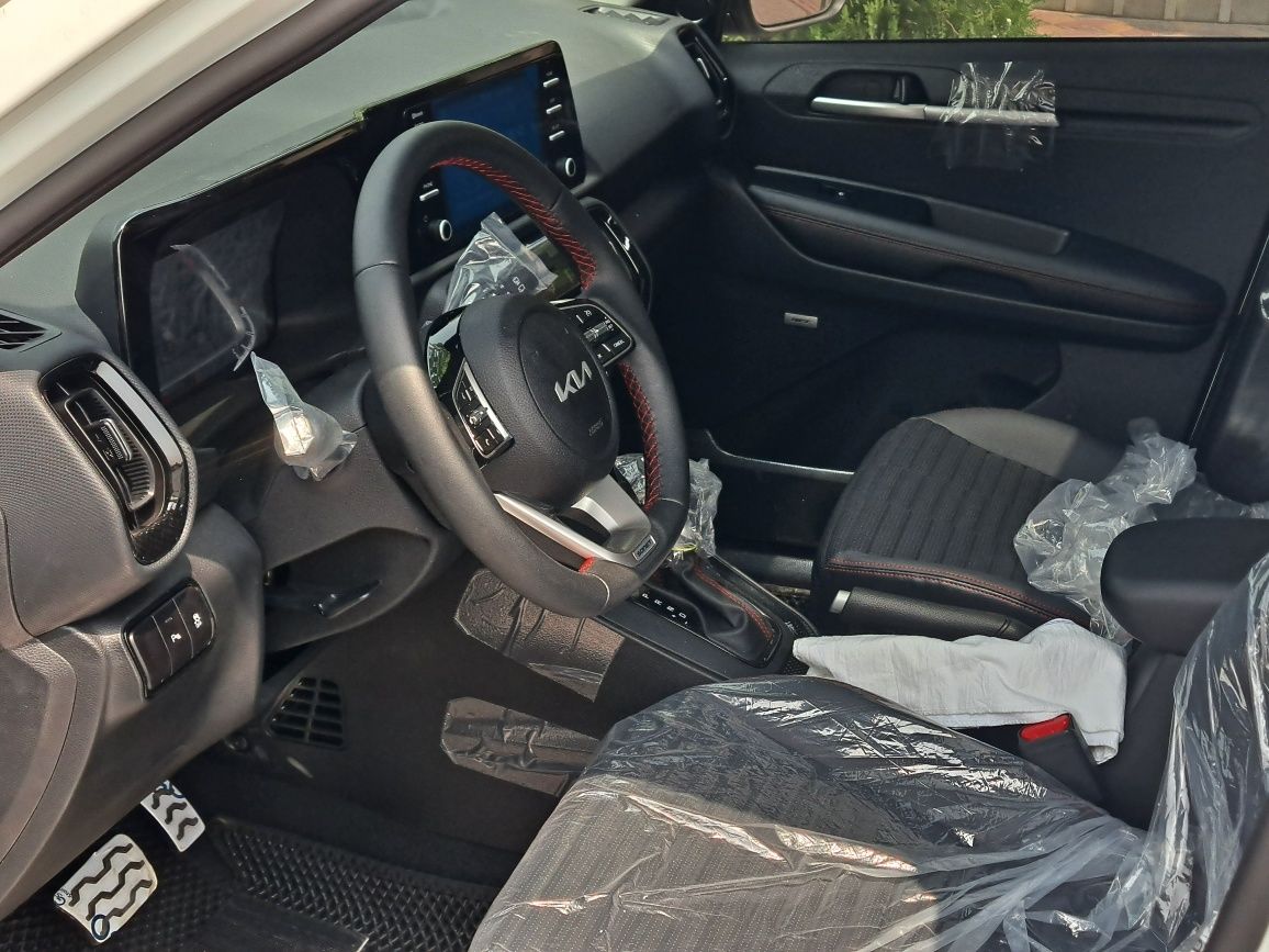 Kia sonet sotiladi 2024 masla 200 km yurgan