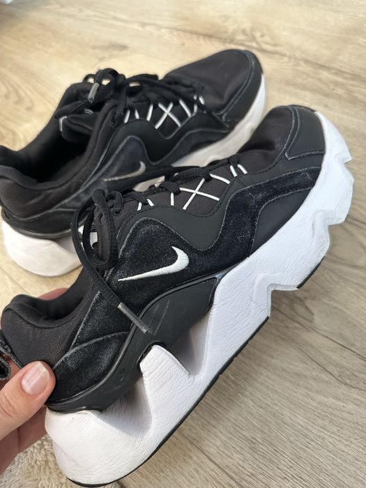 Дамски маратонки Nike