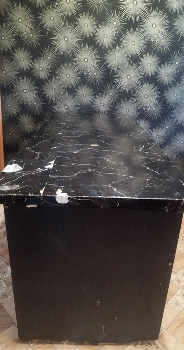 Продам стол,в удовлетворительном состоянии