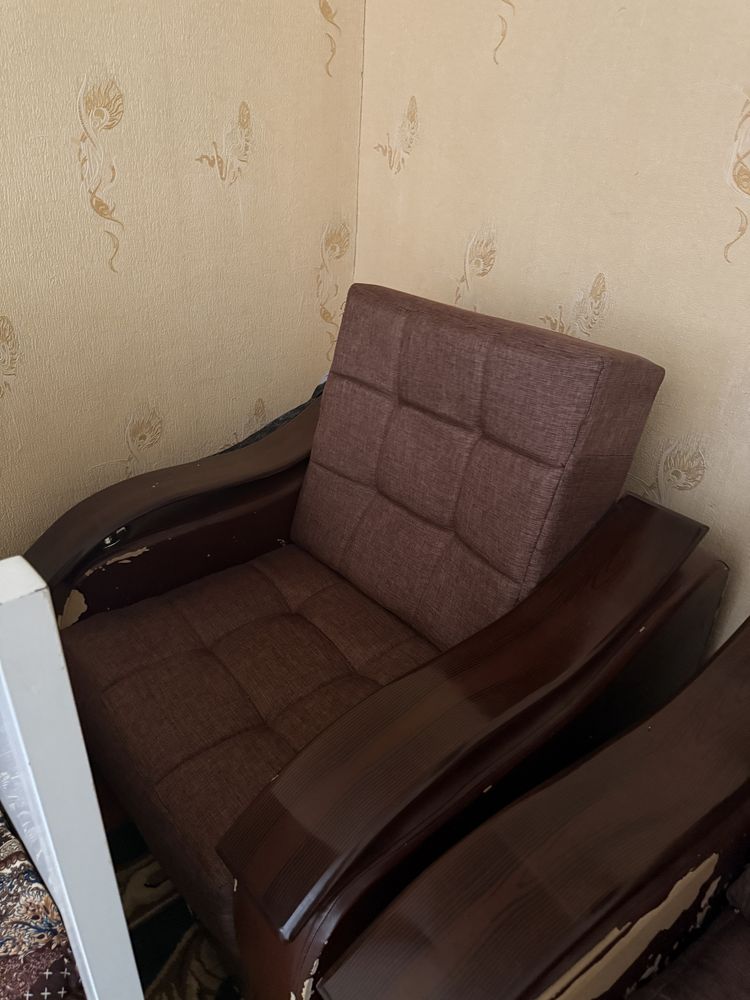 Продается диван с креслами