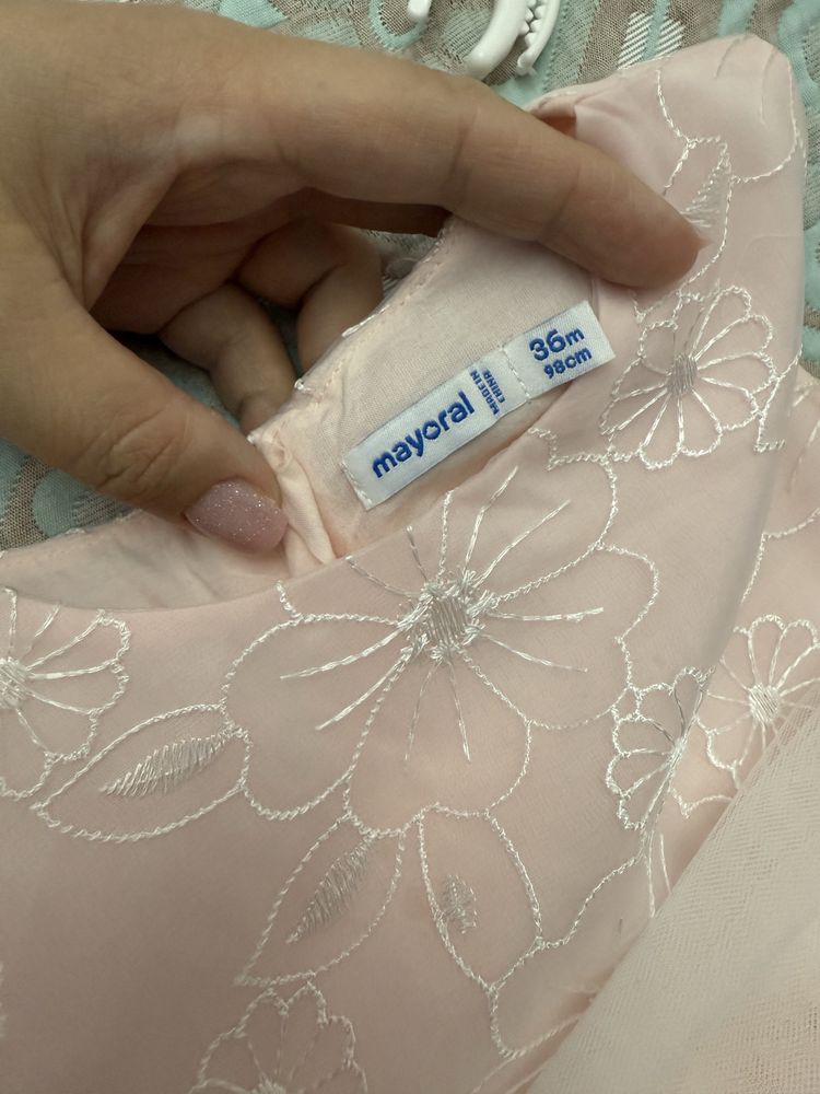 Нарядное платье на девочку