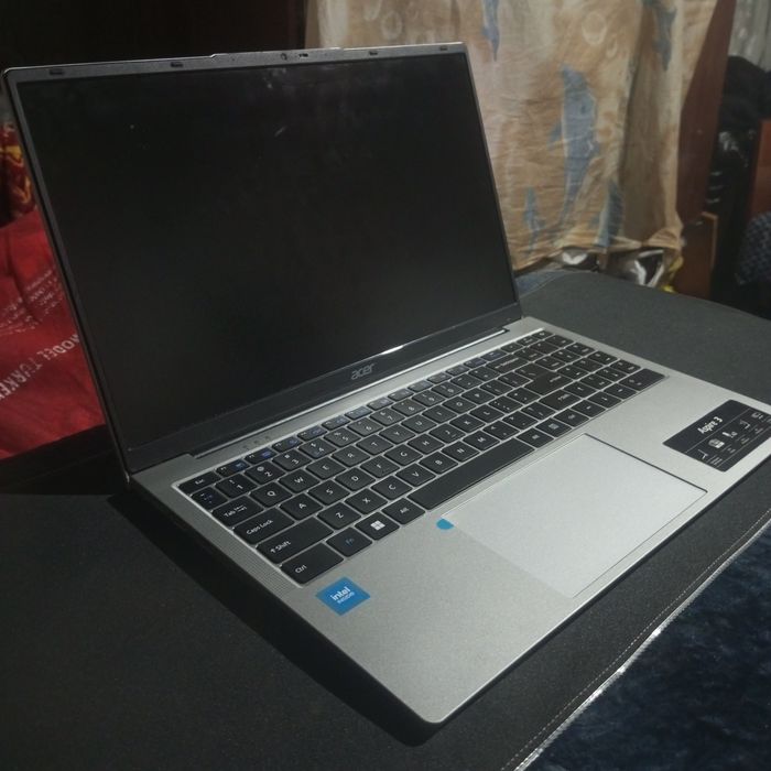 Srochni Notebook ACER Aspire 3