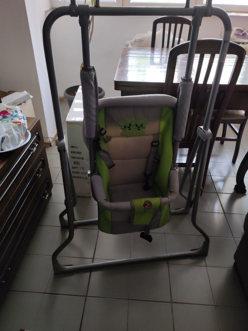 Детска люлка с навес и детско столче за хранене