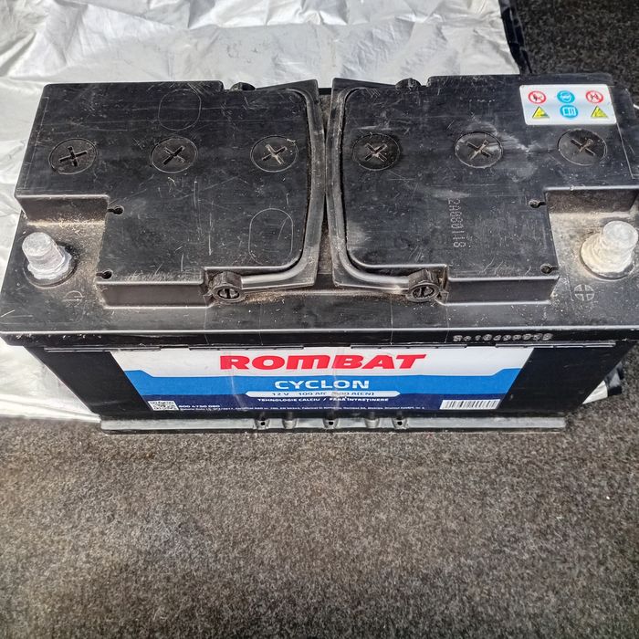 Baterie  de vanzare 250 lei