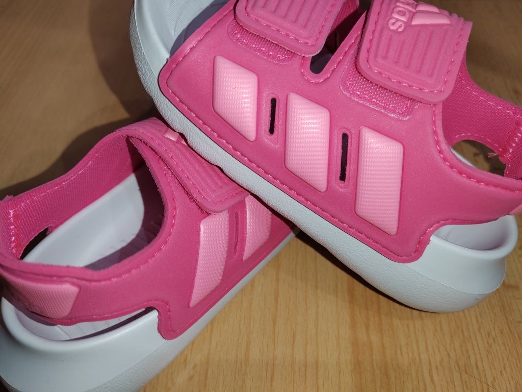 Нови сандали adidas 25н.