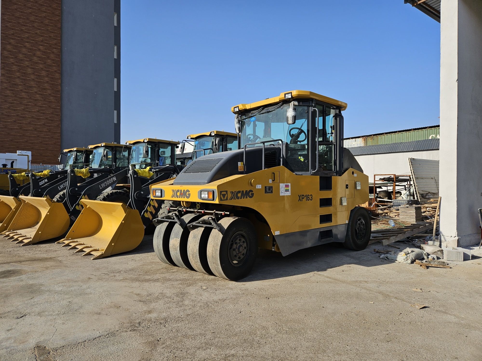 XCMG XP163 пневматический каток