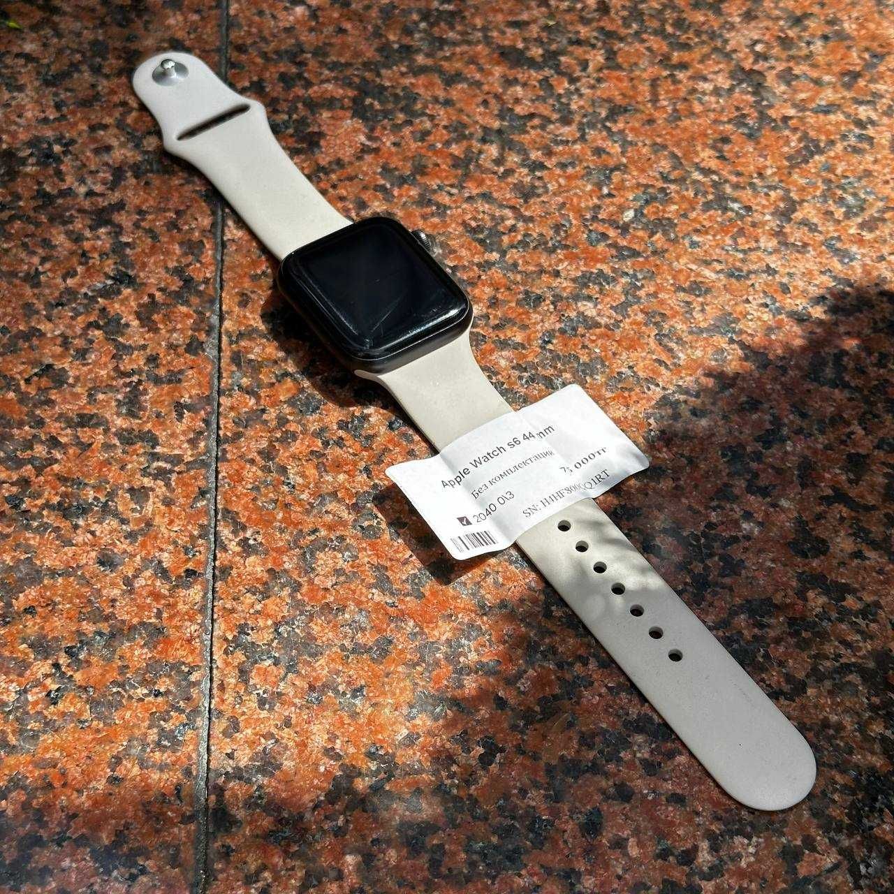 Apple Watch 6 44 мм / LOMBARD