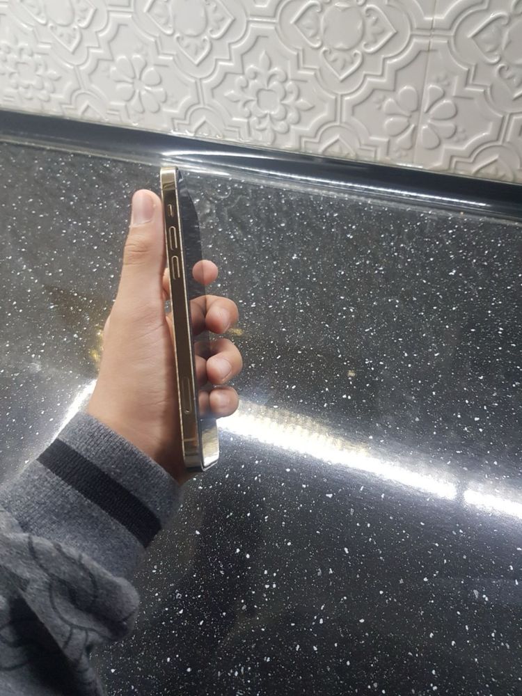 Iphone 12pro sotiladi