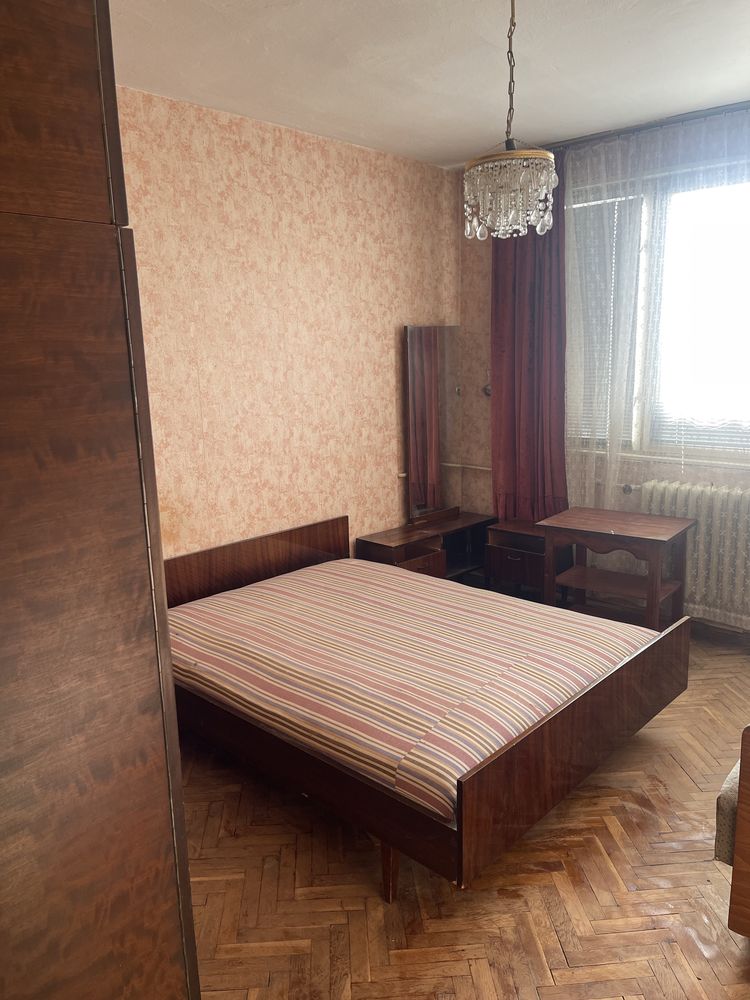 Продавам тристаен апартамент в центъра на Добрич