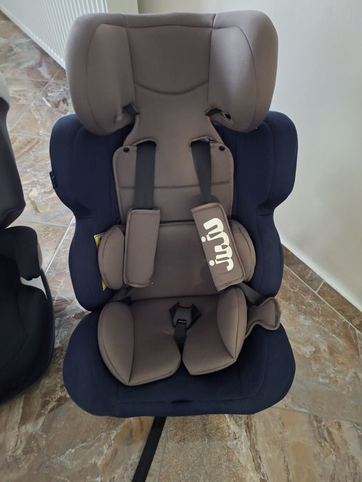 Vand 2 scaune  masina