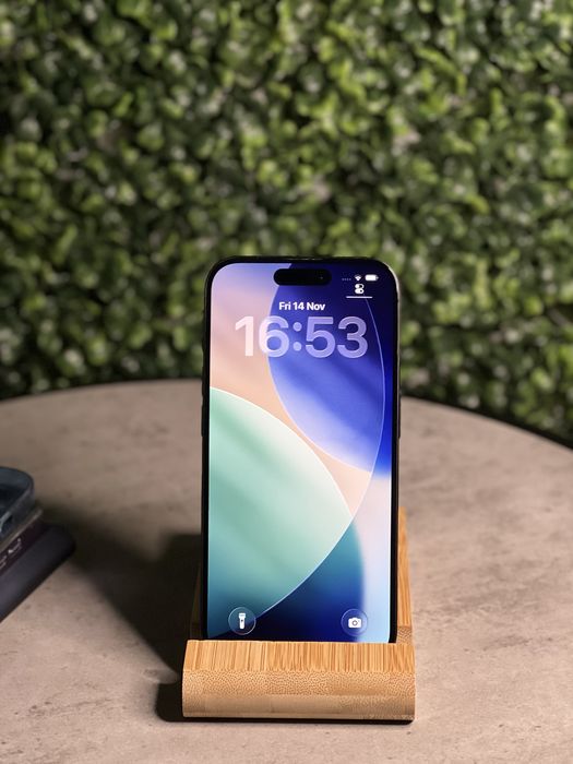 iPhone 15 Pro Natural Titanium 98% baterie ca nou + huse cadou / cablu