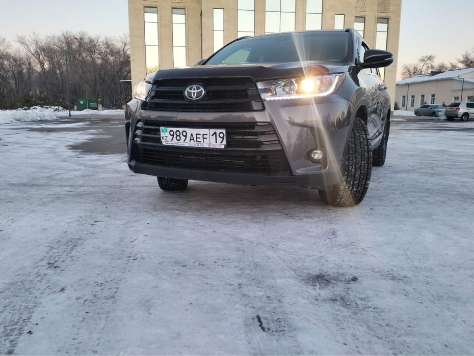 Продам TOYOTA HIGHLANDER 2018 года 3,5
