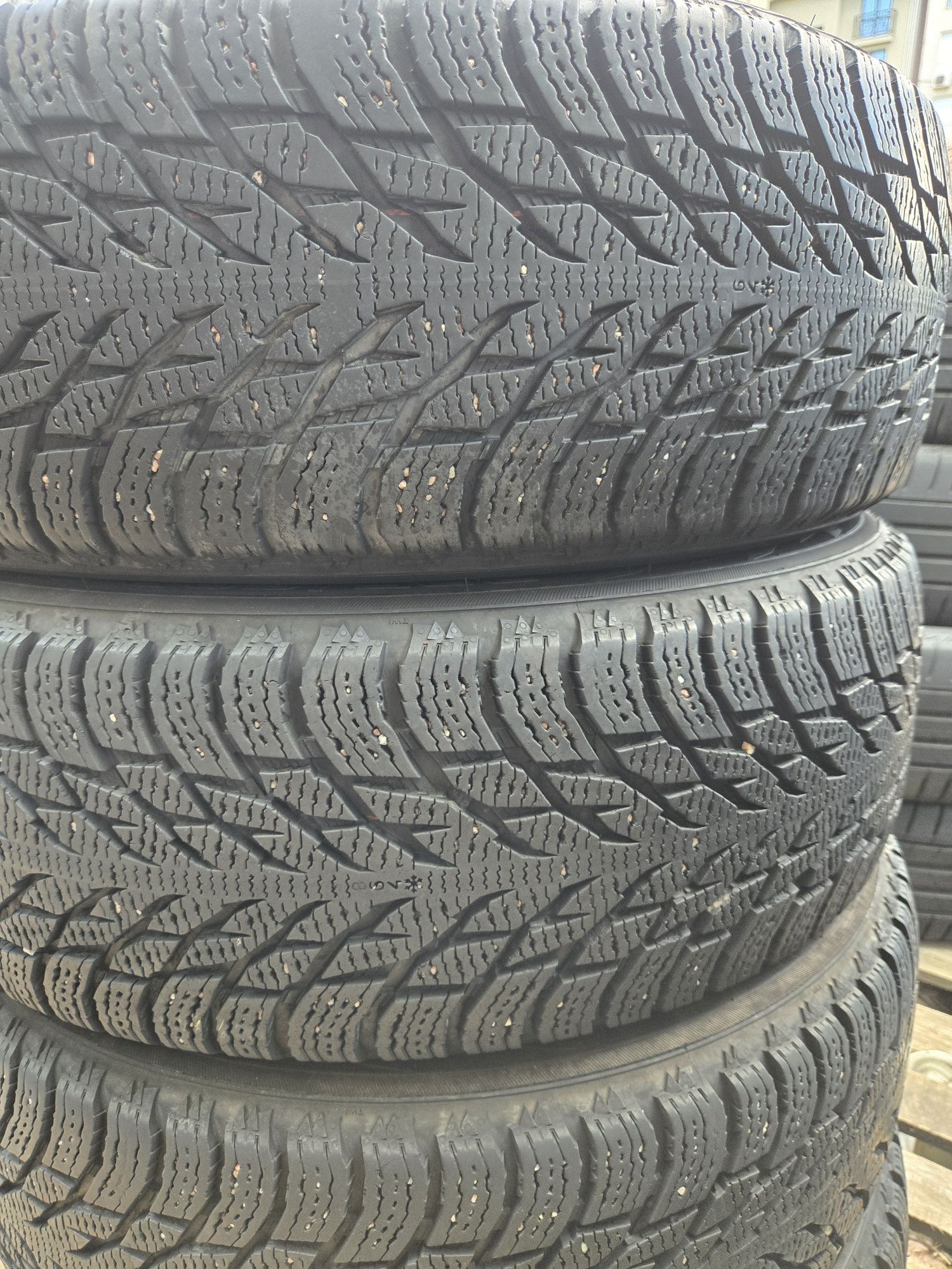 4бр. 225 60 18 Nokian зимни.