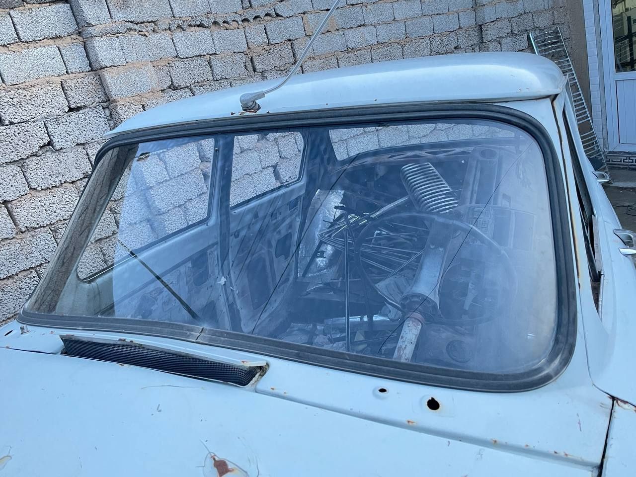 Продаю лобовой для волга 21