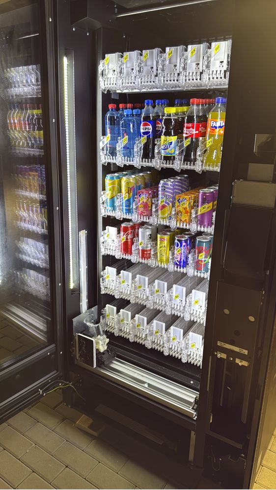 Vending machine snack G drink