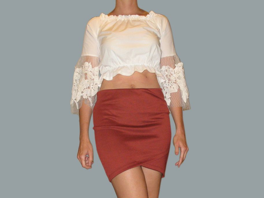 Продавам бяла блуза с дантелени ръкави Danaya Fashion