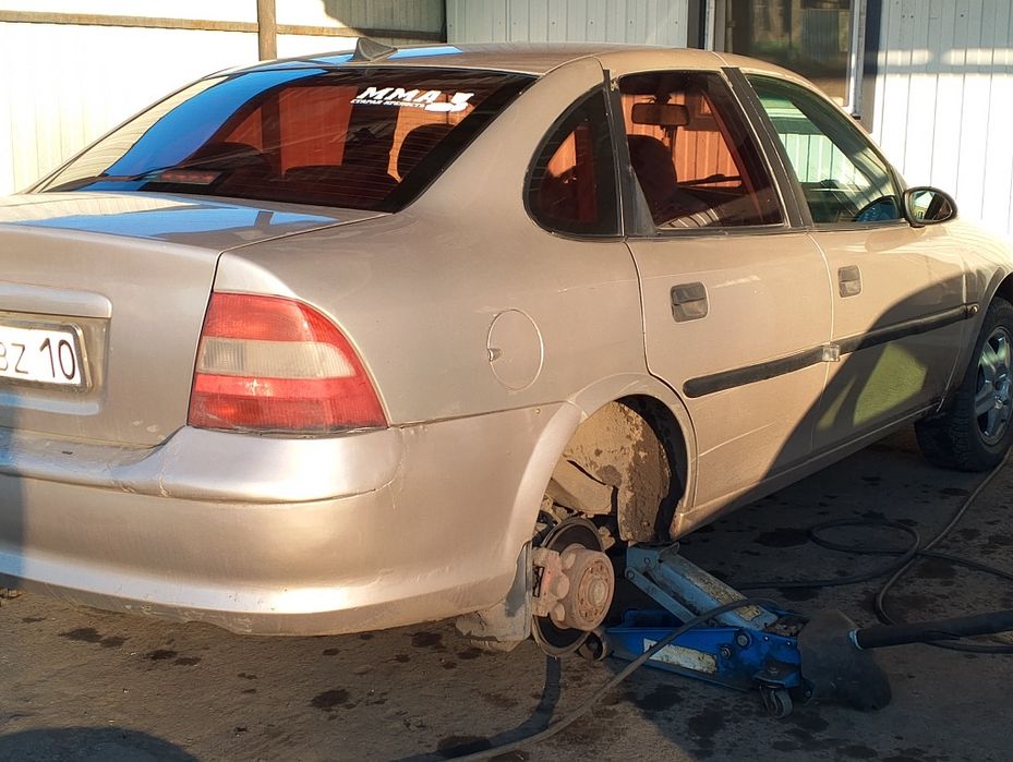 Опель Вектра Б 1.6