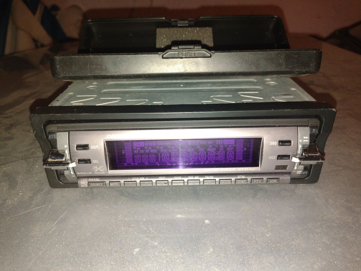 Уникално радио за кола Sony