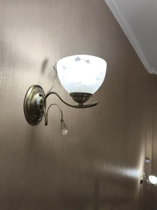 Светильник на стену