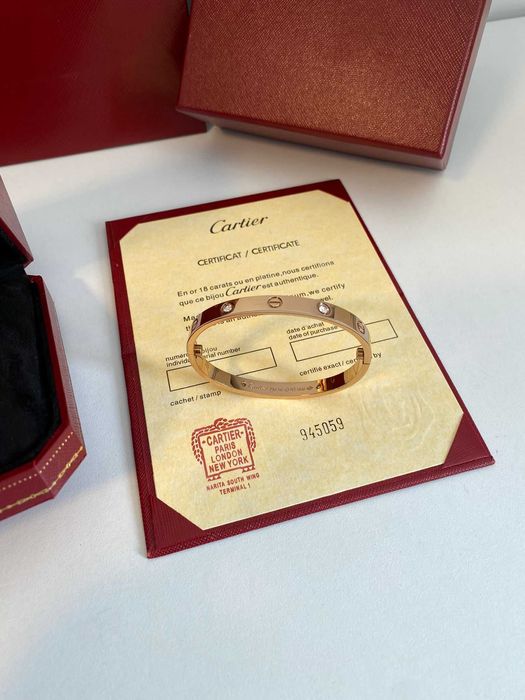 Brățară model Cartier Love din aur roz cu diamante