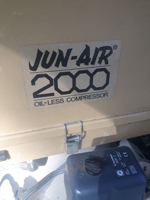 vând Compresor aer fără ulei Jun-air 150 li