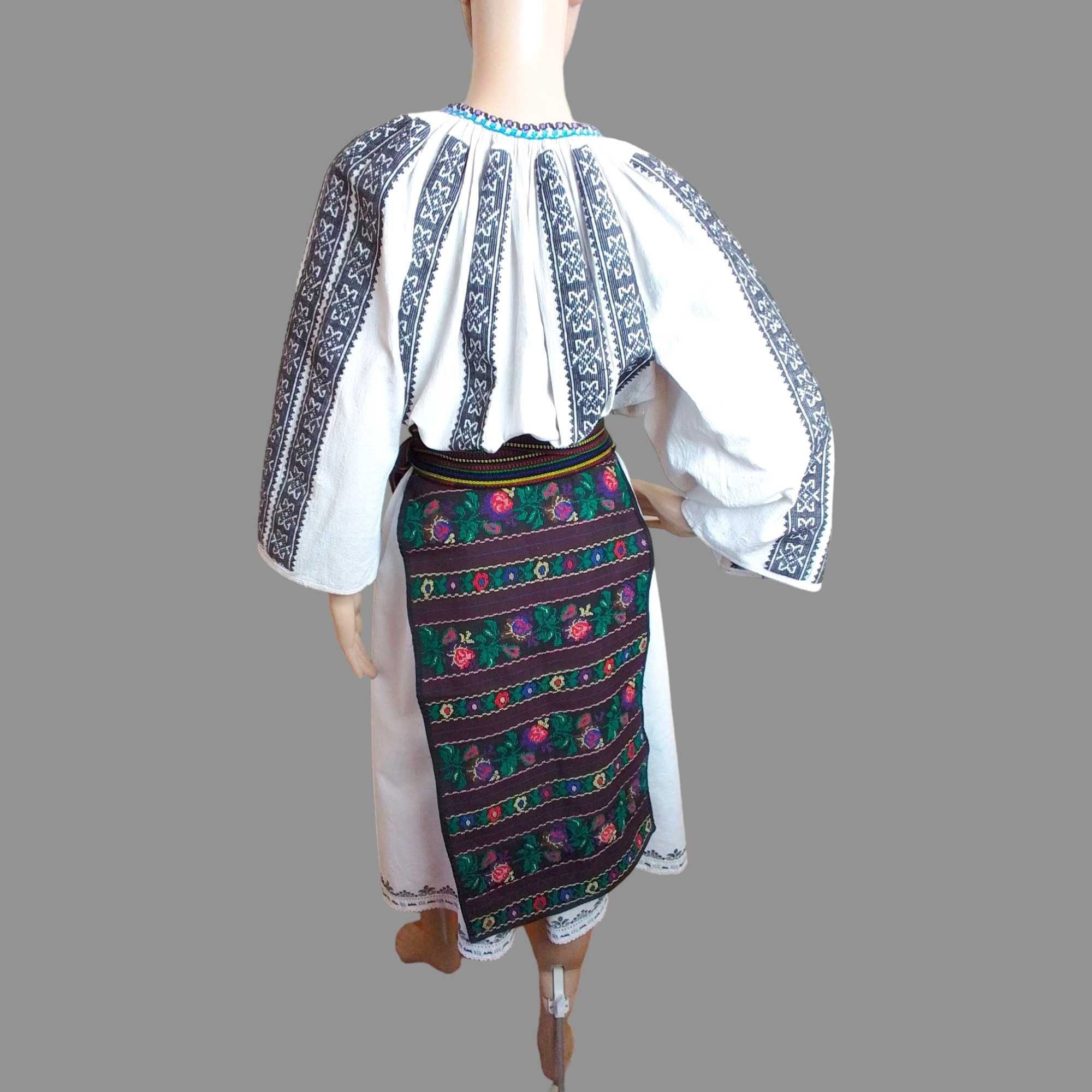 Costum popular vechi lucrat manual masura M-L