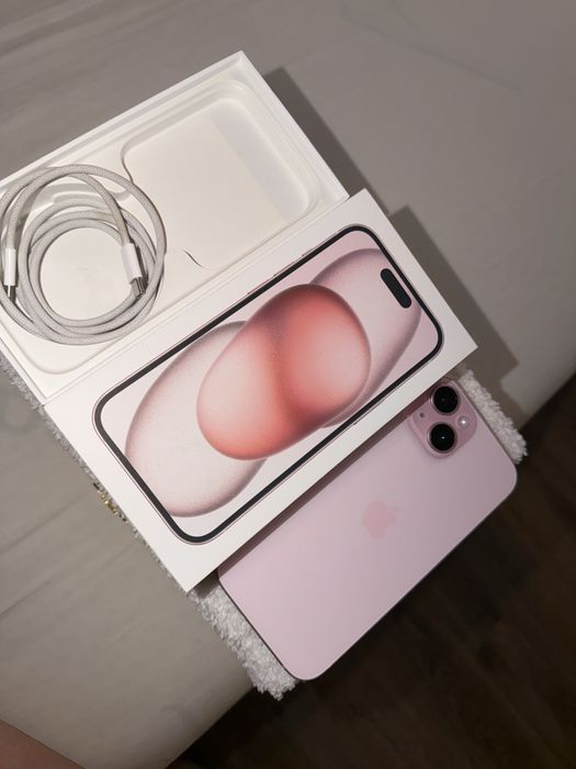 Iphone 15 roz impecabil