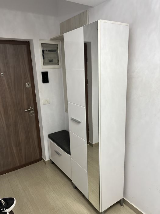 Vand cuier foarte putin folosit!